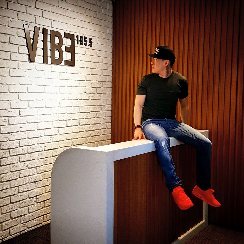 Монголд анх удаа чихэвчгүй сонсож болдог FM VIBE105.5 нээлтээ хийлээ